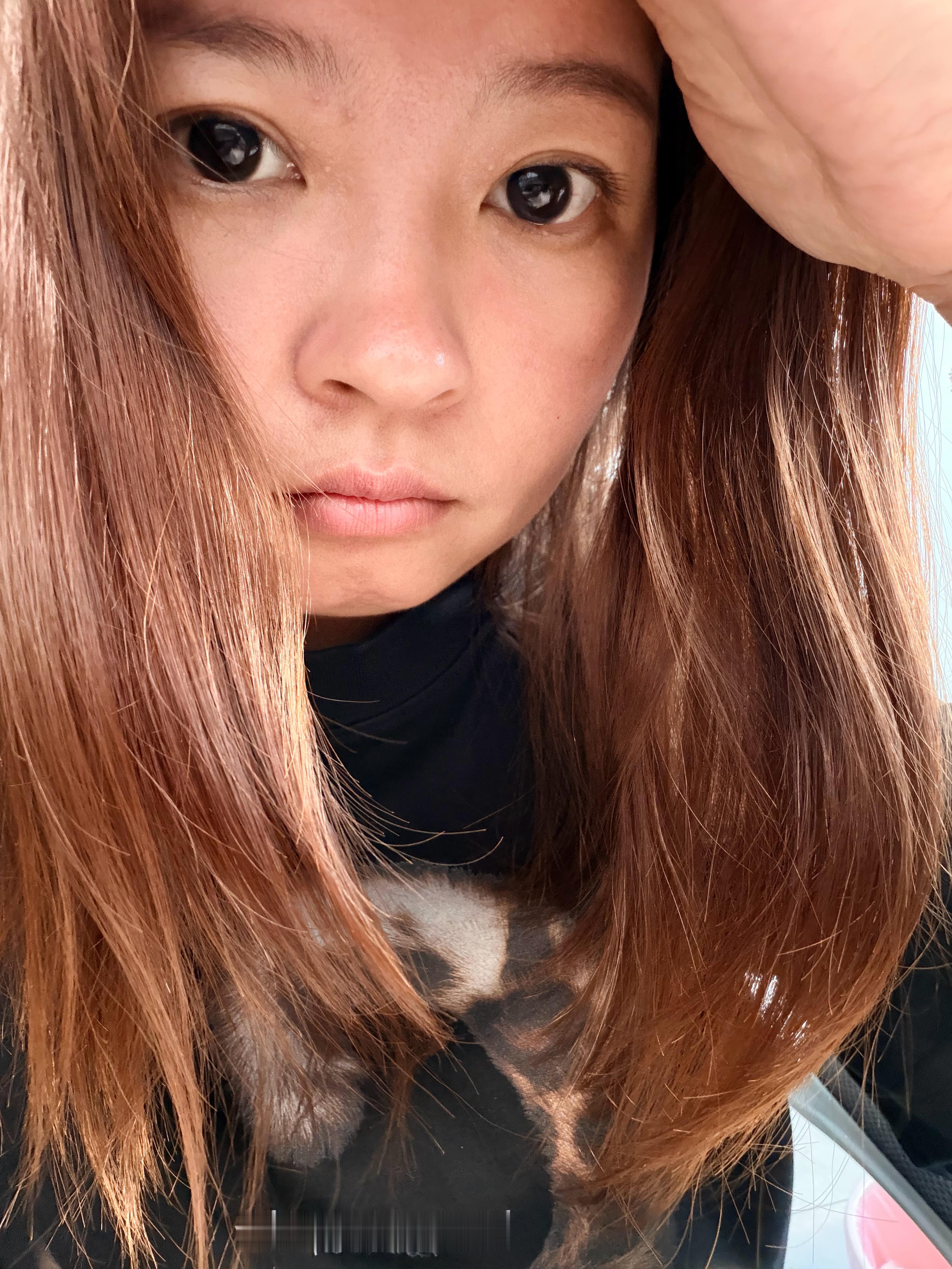 运动的反馈之眼皮不肿了，这个美瞳眼睛格外的大。我们菱形脸只要不露全就可以显得流畅