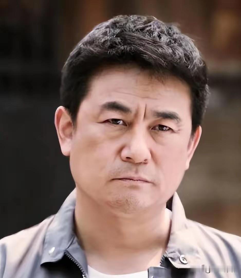 山东演员李洪涛36岁向妻子提离婚，原因不是出轨，是穷到觉得耽误了人家，妻子一句话