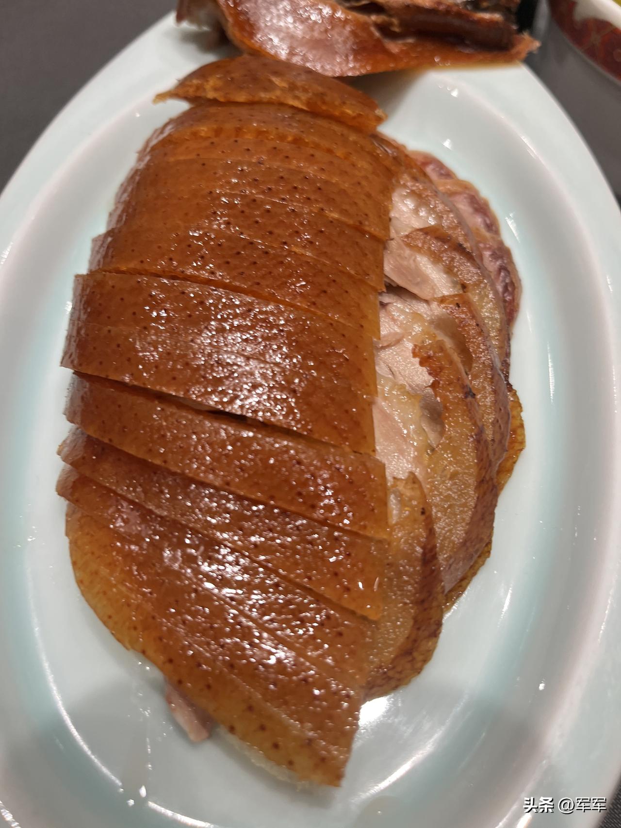 我发现年龄大了以后，聚会时间都定在中午了，定晚上的很少。

快过年了，年前朋友同