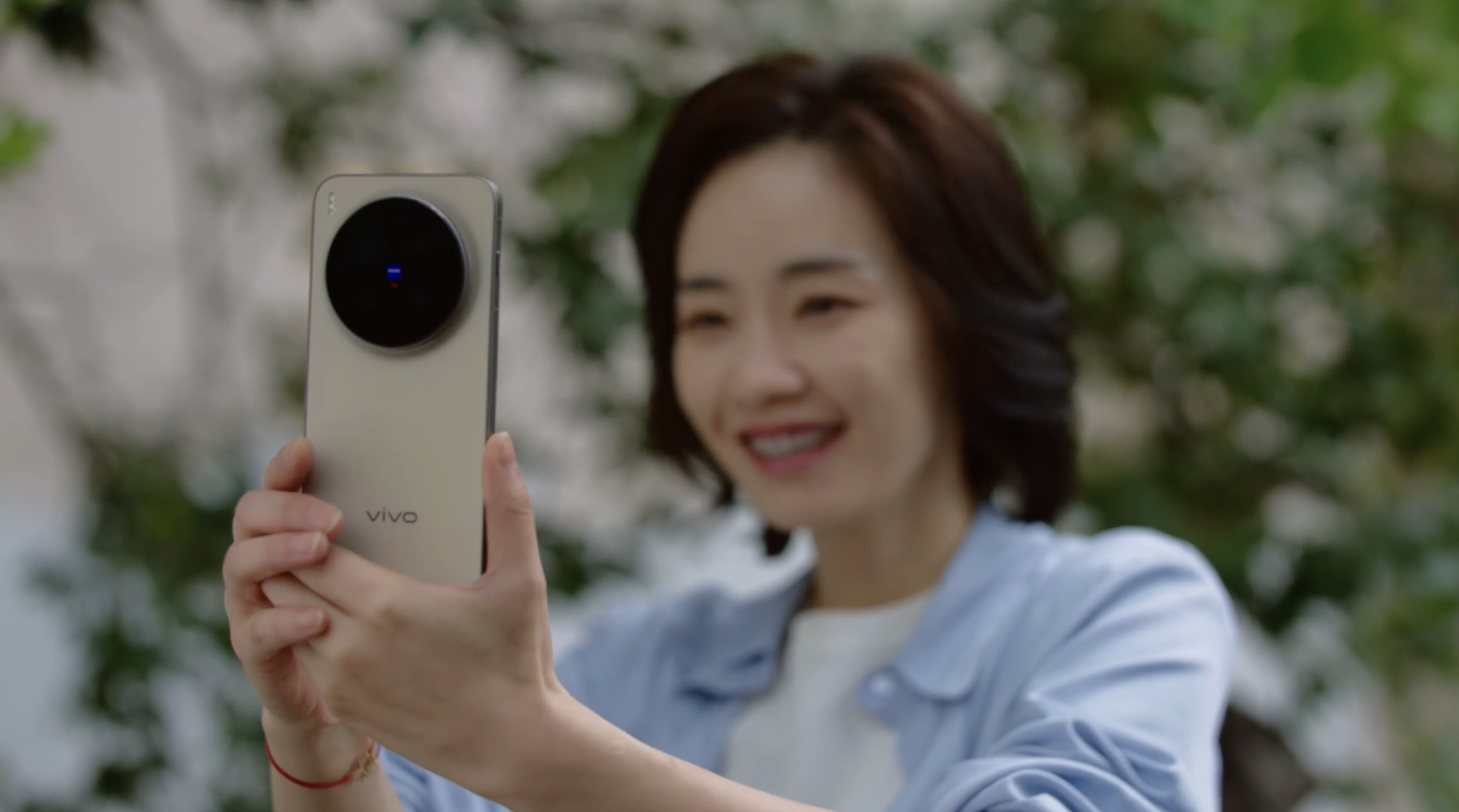 给好好生活的自己颁个奖吧 vivoX300系列发布会看了vivo拍的年度影像企划