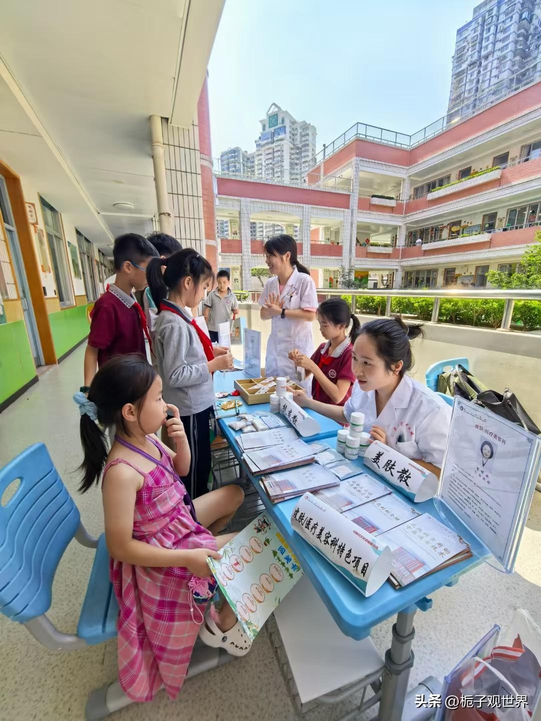 食物过敏在日常生活中很常见，易引发人体过敏的食物和水果有哪些呢？
       