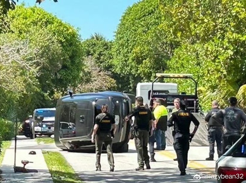 老虎伍兹翻车被捕！警方通报：非酒驾，是“药物影响下驾驶”。当地时间3月27日，伍