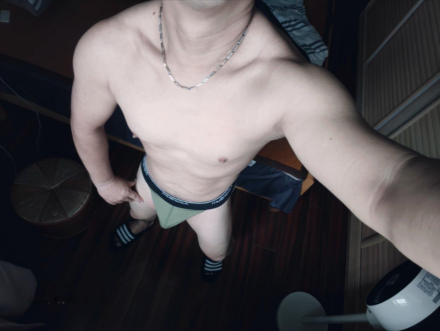 终于天睛了！周六，早！今日军绿色高叉三角内裤！ ​​​