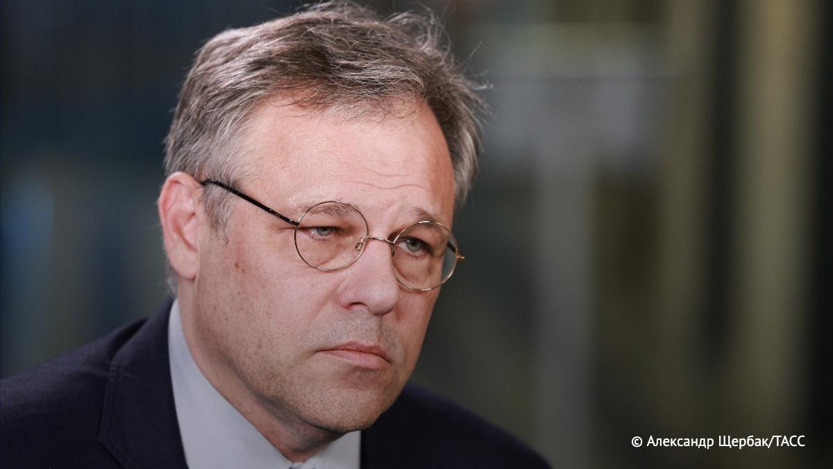 据塔斯社报道，俄外交官米罗什尼克今天放话：乌克兰给部队冠名“UPA英雄”，正好让