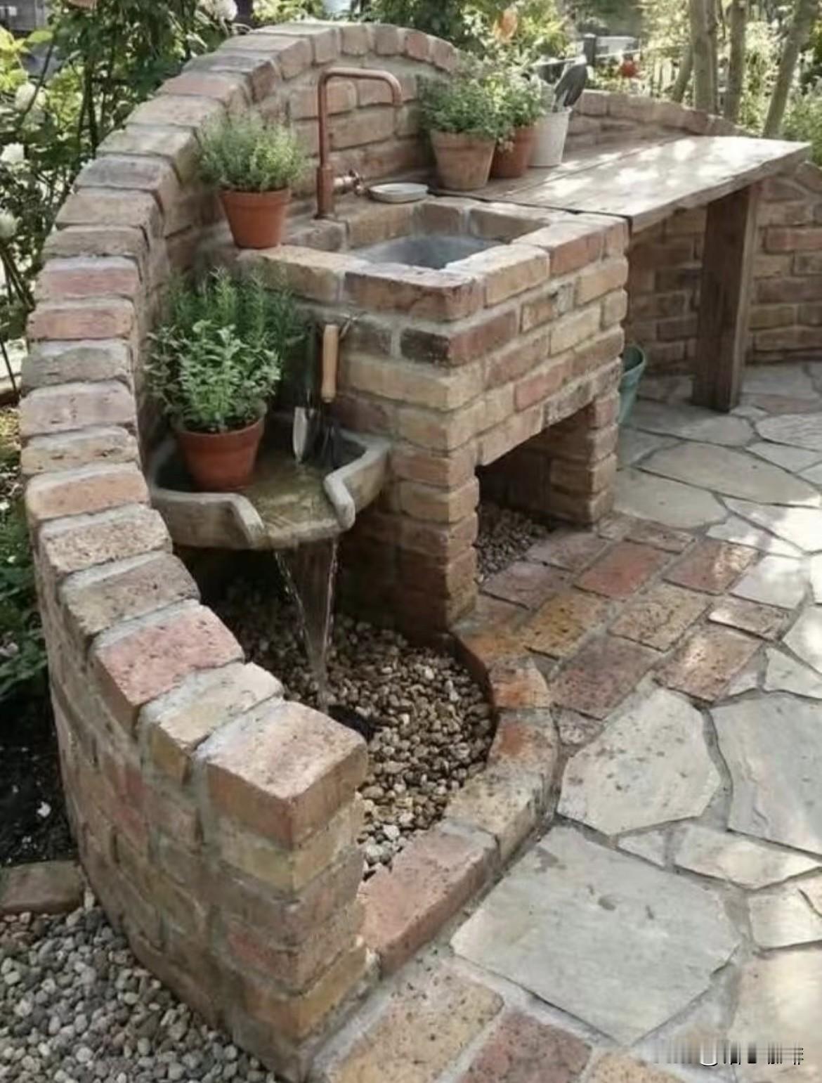 在农村老家，做一个这样
洗衣服池也挺好看方便实用的‼️
有院子的确实是不错的选择