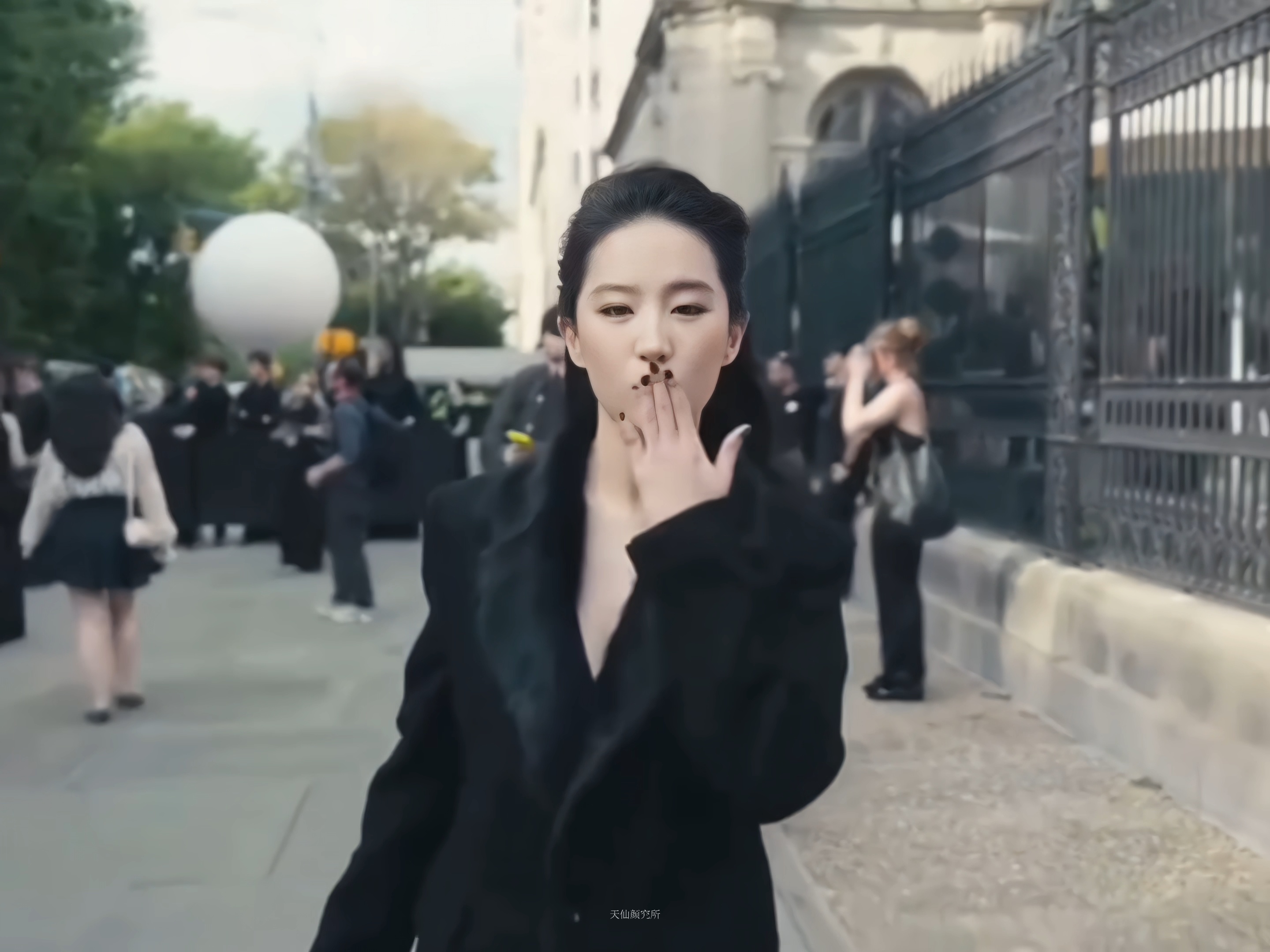 刘亦菲完全就是LV女王路易威登早春秀