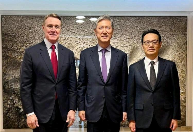 中日关系紧张之际，美日韩三国驻华大使举行会晤，就地区局势“坦率交换意见”，三国确