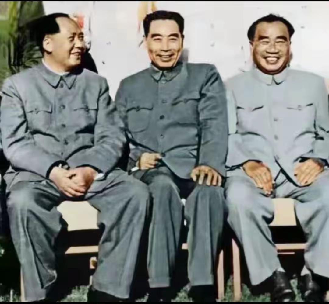 最珍贵的一张合影，我敢打赌，这是全世界最硬的铁三角。怀念他们，怀念那个年代。[玫