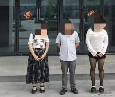 四川，一男子走进了一家足浴店，点了一个漂亮性感的女技师，二人迫不及待的进了里面的