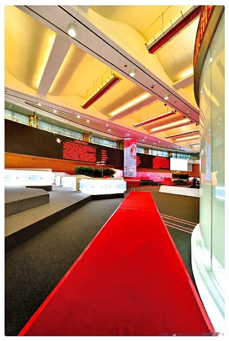 今天是元月4日全国人民上班的日子，只有沪深北交易所工作人员继续休息。

其实交易