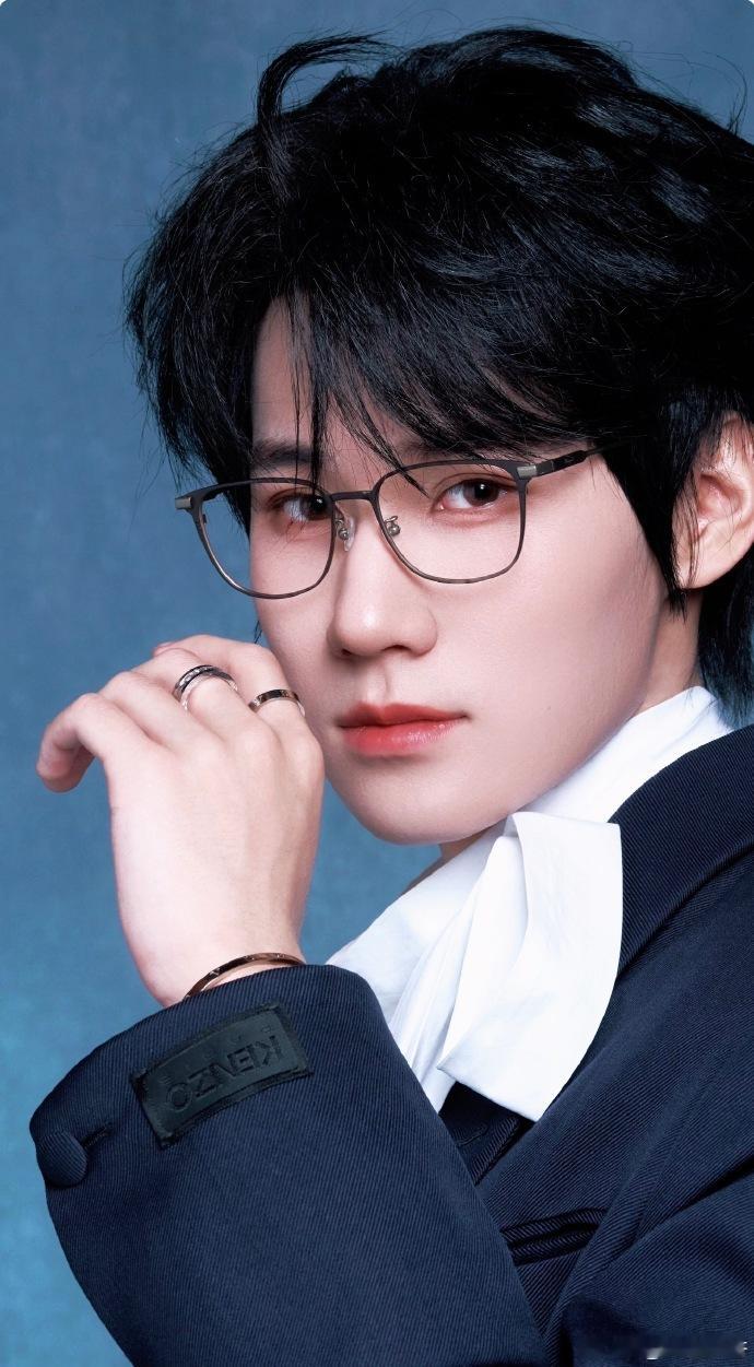 张真源登英语21世纪报张真源总是用实力说话！登上八年级21世纪英语报，原创单曲和