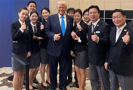特朗普给这次会晤打了一个出乎意料的好分数，满分10分的话，他给打了12分。
他这