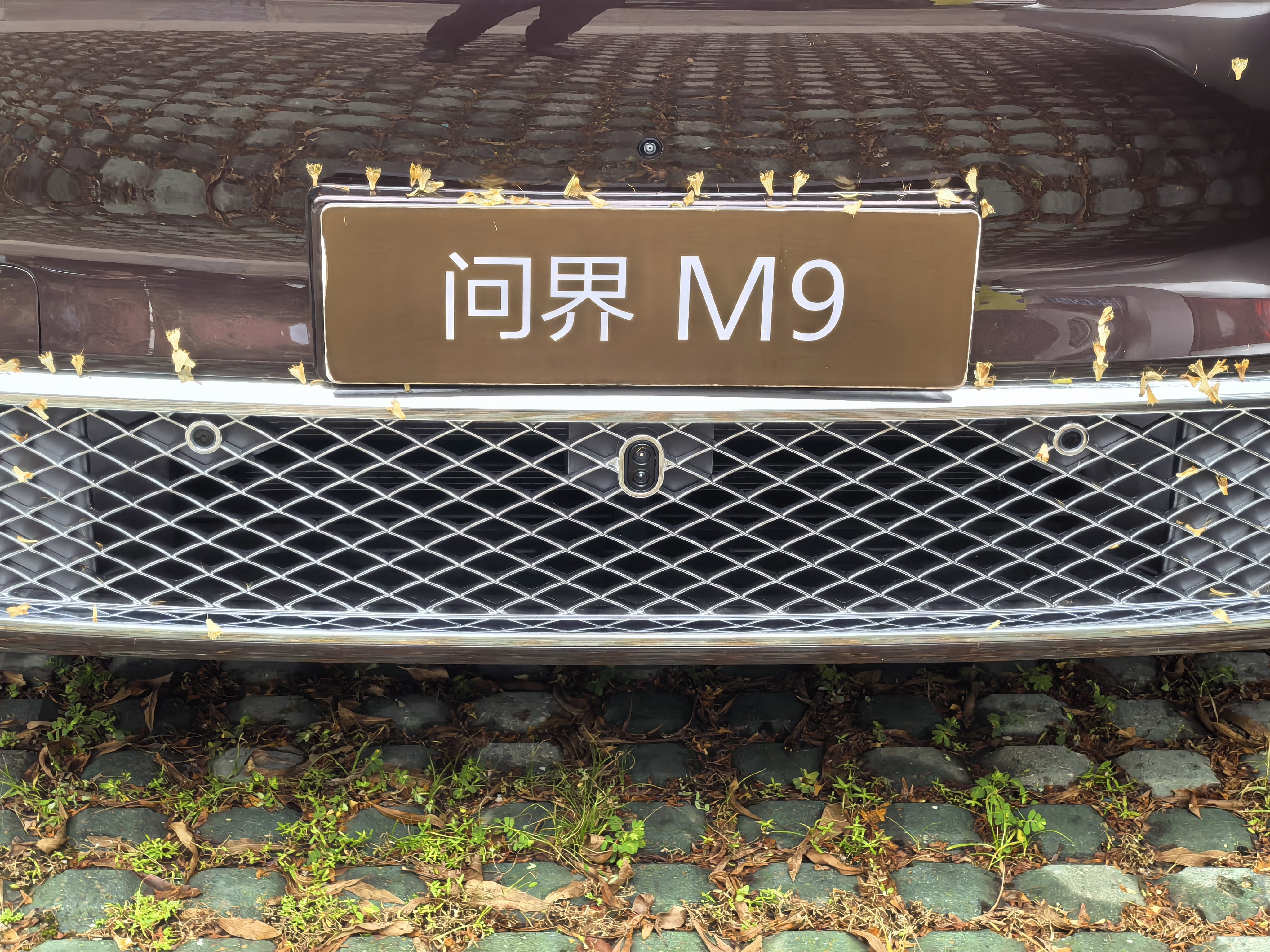 这三颗传感器好容易被怼啊。 