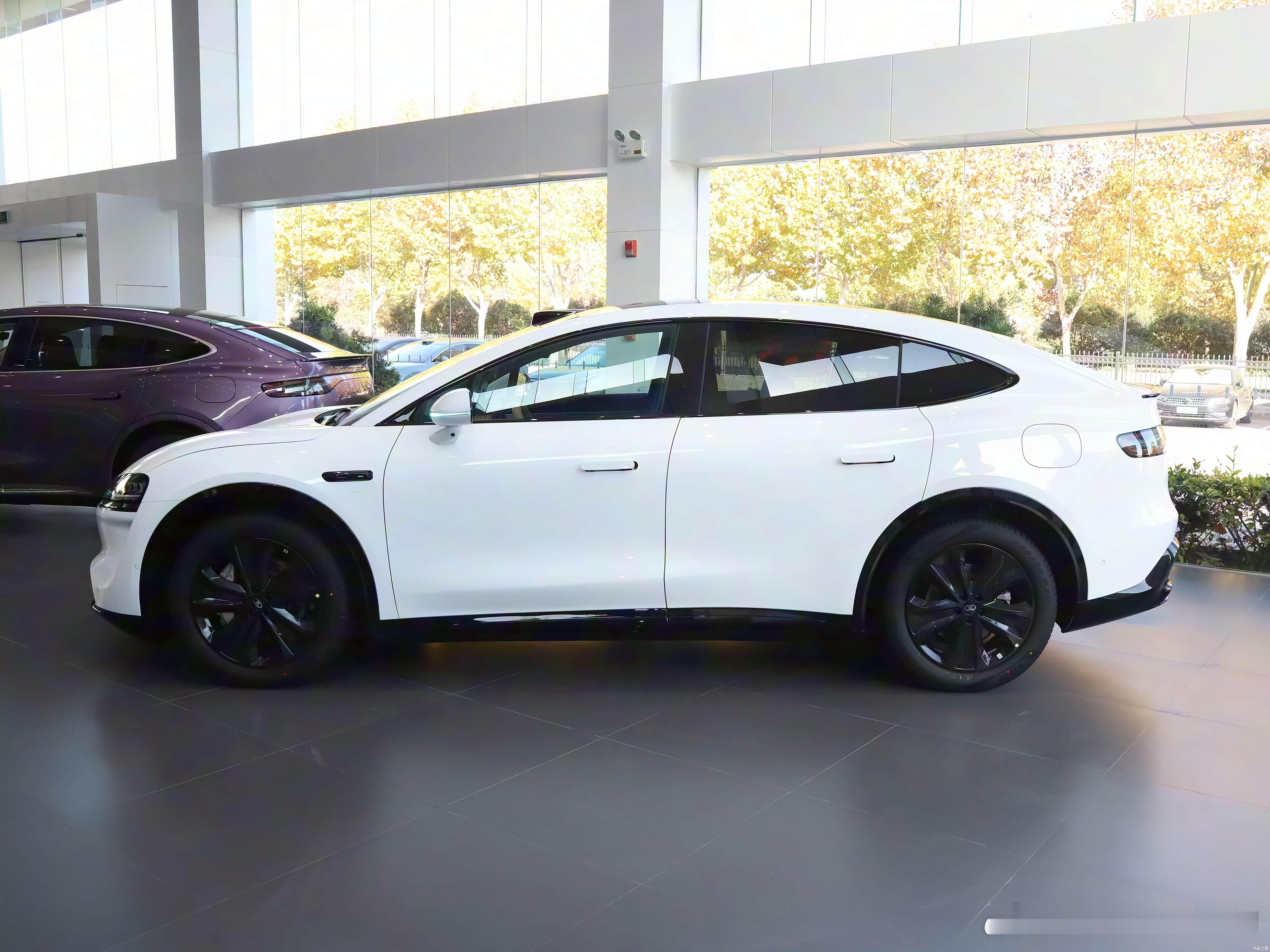 李连杰大女儿结婚他送了一辆30万的车智界R7真给国产新能源争光！副驾配有零重力座