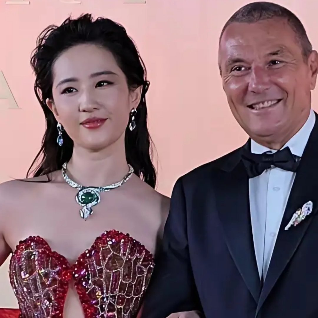 宝格丽总裁不会为你p图，刘亦菲高奢镜头原相机直出，品牌看中的是原生状态与气场，而