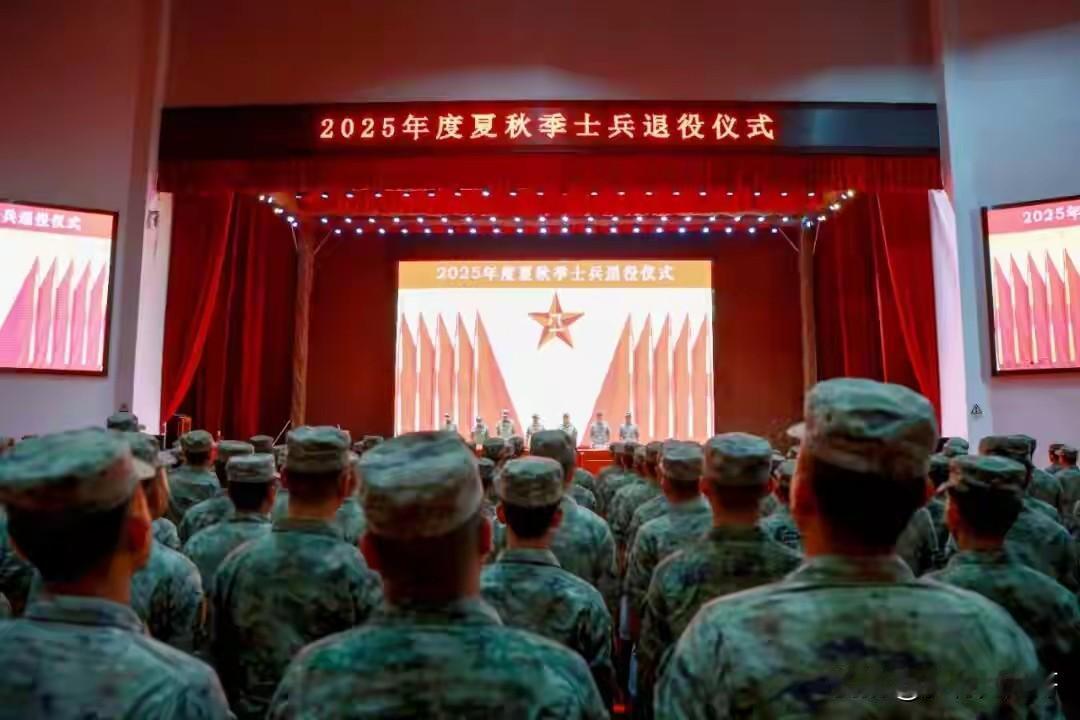 兄弟姐妹们一路顺风，阖家幸福，祖国永远不会忘记你们，祖国的南海上永远留下了你们的