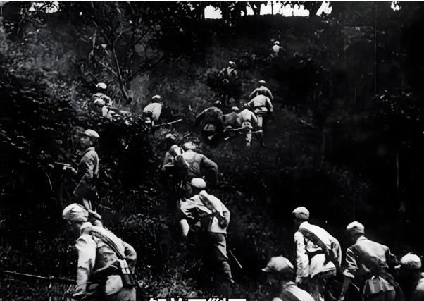 新中国已建国15年，1964 年末湘西依旧残存悍匪持枪行凶。毛主席看完报告，重重
