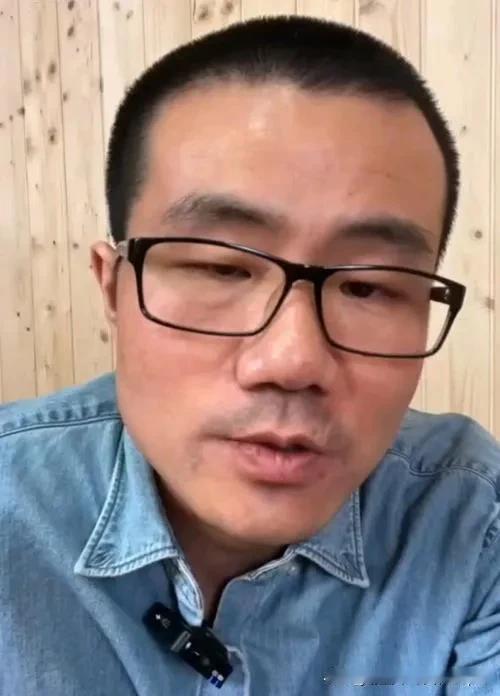 篮球名嘴徐静雨：杨鸣手握有俩王4个2，大王是弗格，小王赵继伟，韩德君、付豪、莫兰