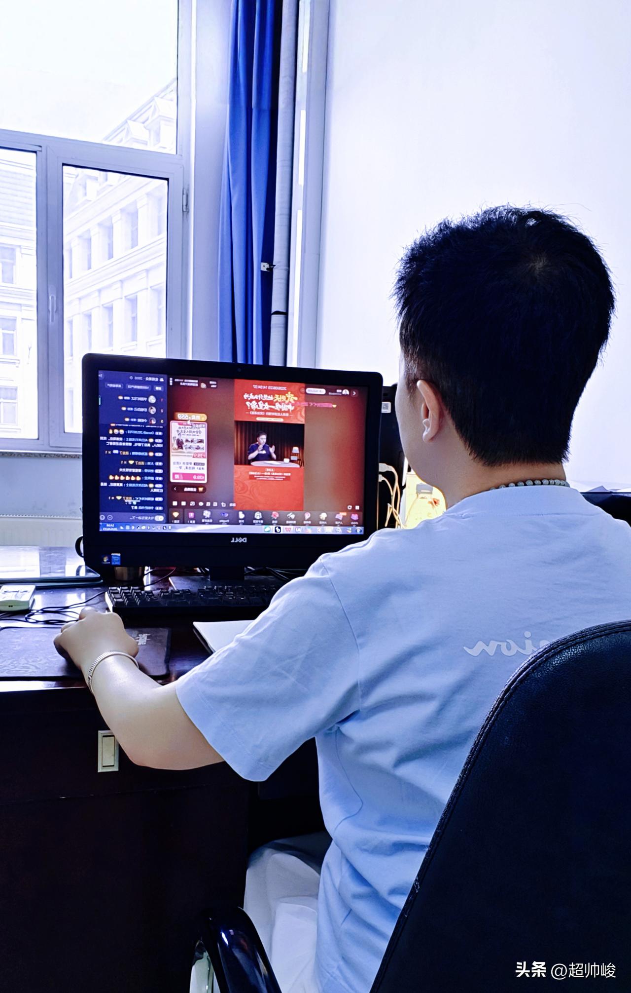 我选英格兰胜。实力差距太大，英格兰为了拿小组第一肯定会全力以赴，巴拿马基本就是陪