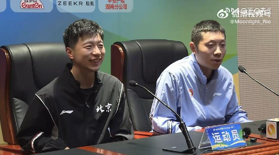 刚刚在2026乒乓球全锦赛斩获男双冠军的龙蟒组合接受采访！
许昕说，我们这次来，