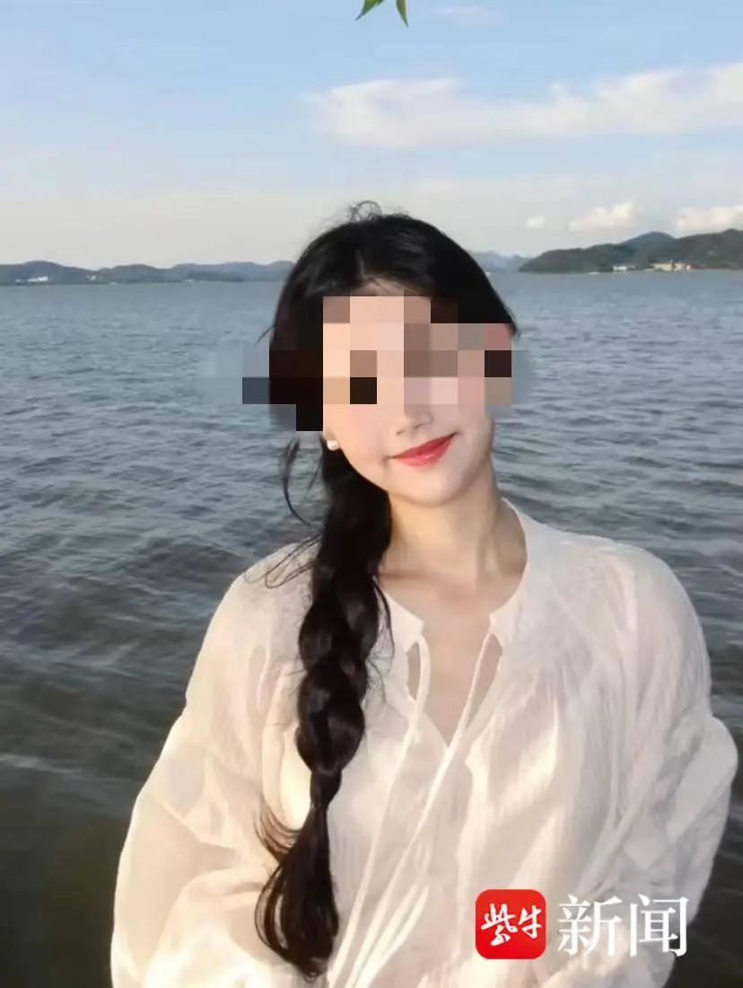 这么漂亮的大学生，居然跟一个无业游民恋爱，最后被杀害。哀其不幸，怒其不争。
  