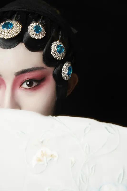 “两腿一蹬，一切成空”，看到这话，我就想起昨天新闻里那个44岁就去世的湖南富豪欧