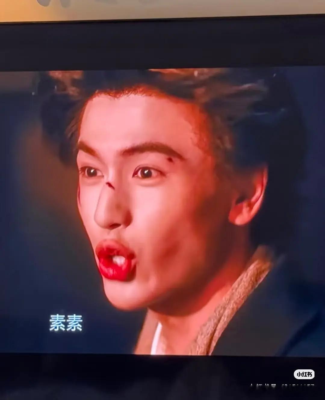 口红确实挺明显的 