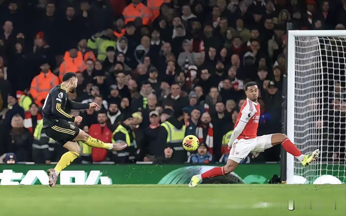 曼联现在完全是魔怔了，只会打高端局，面对阿森纳，曼城，利物浦等强队毫无惧色，吊足