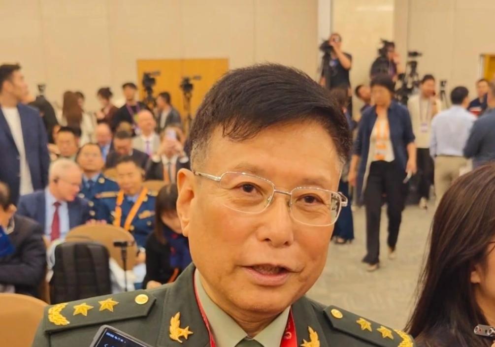 伤赖清德自尊了：解放军退将公开表态，大陆若攻台，思路简单明确。赖清德民调创下“历