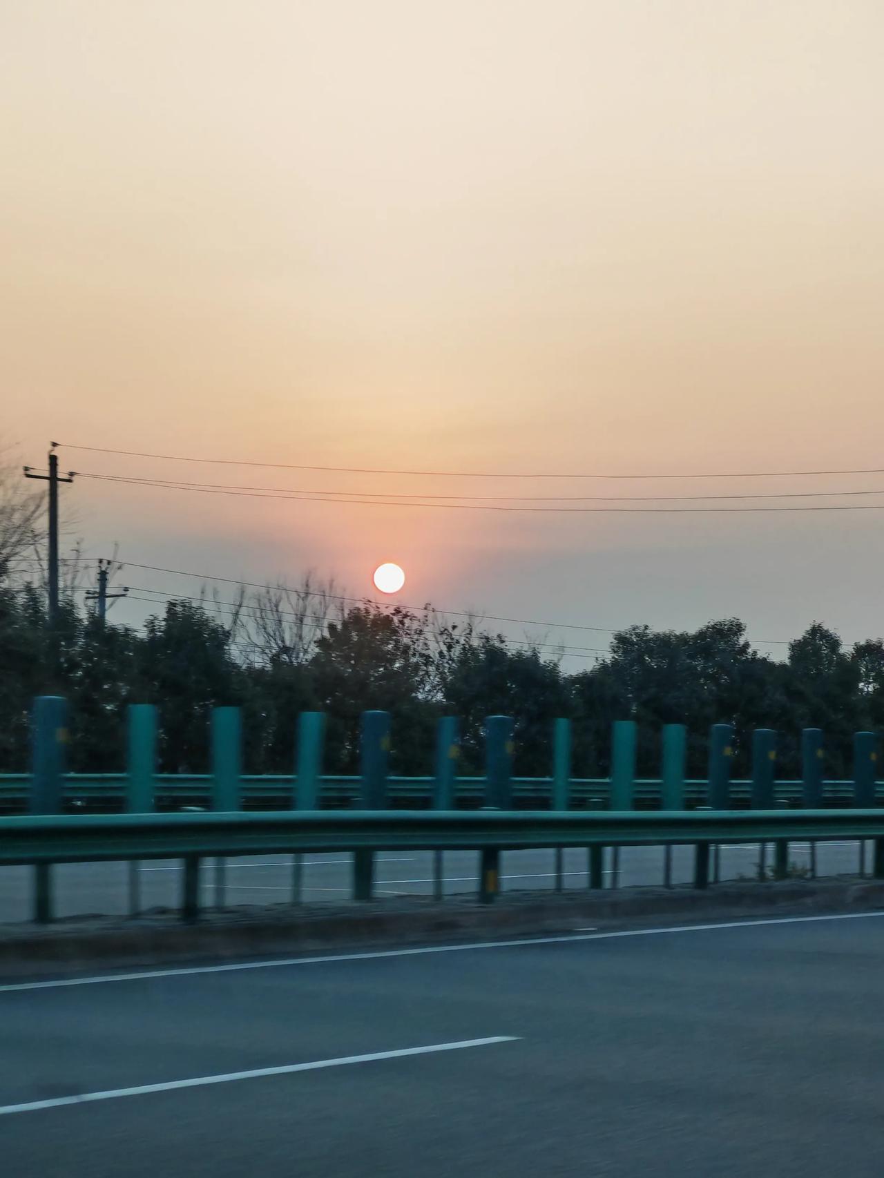 友友们，大家今天吃饺子了吗？

按照习俗，冬至这一天一定要吃饺子，要不然传说会冻