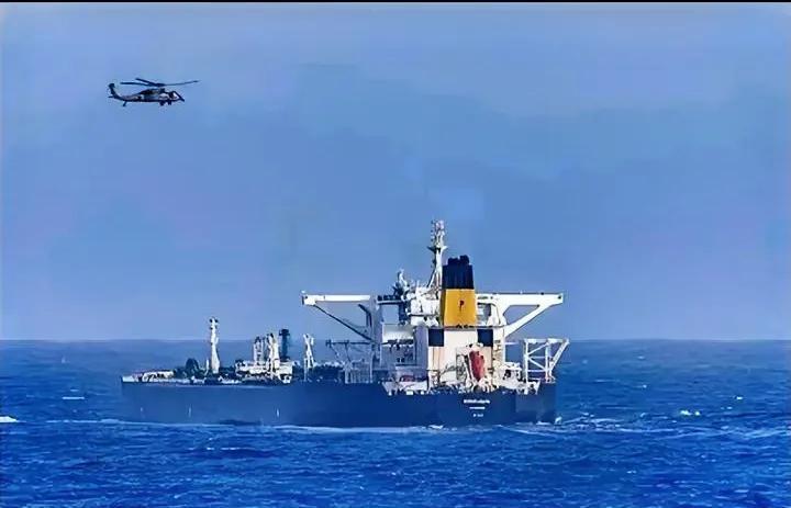 美国突然对中国出口民用物资船只“动手”了？4月19日，美军在阿曼湾公海，对该船开