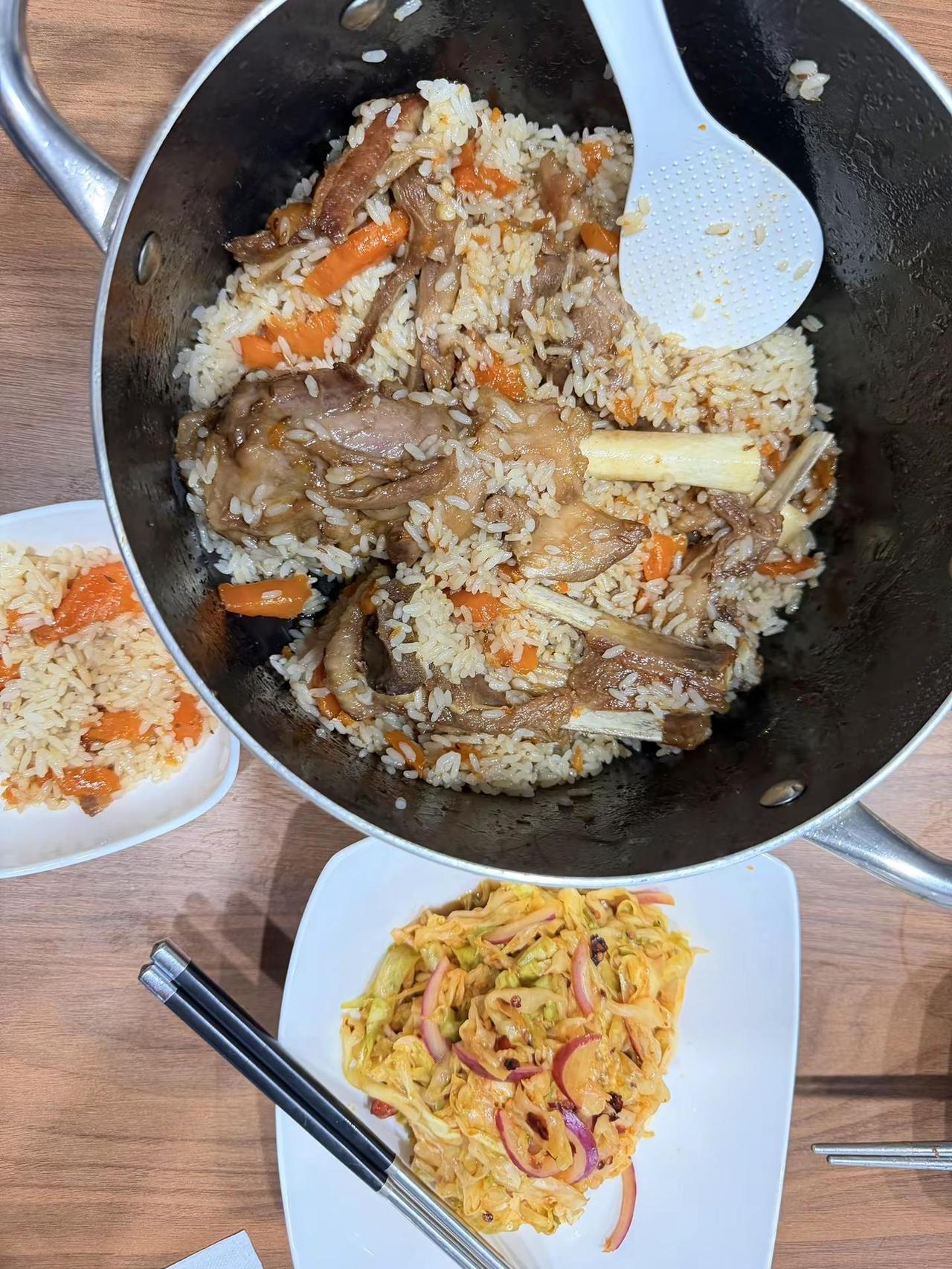 羊排抓饭。菲菲今晚上来我家吃手抓饭呗羊排抓饭 新疆抓饭 新疆羊排抓饭 抓饭好吃