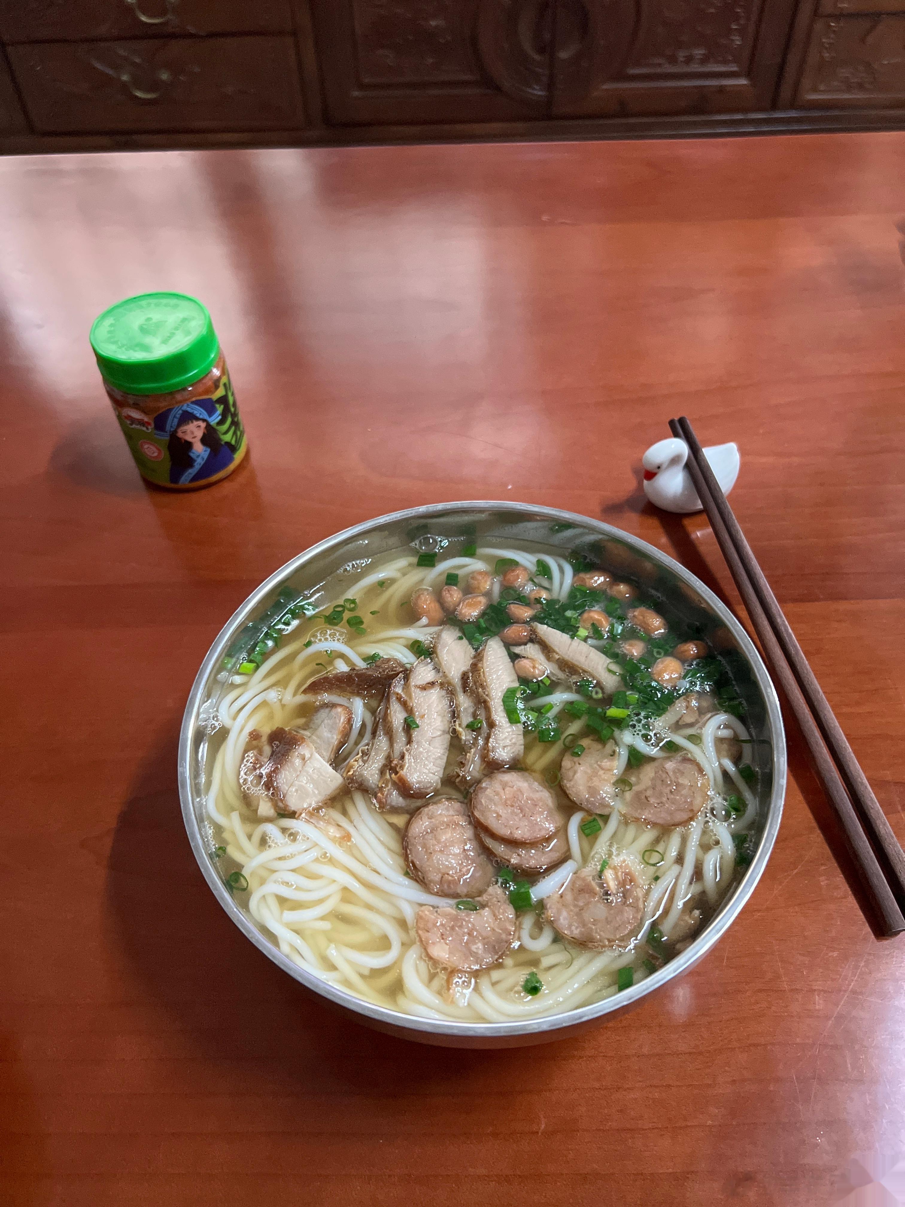 #早餐# 烧肠 叉烧粉  11元 ​​​