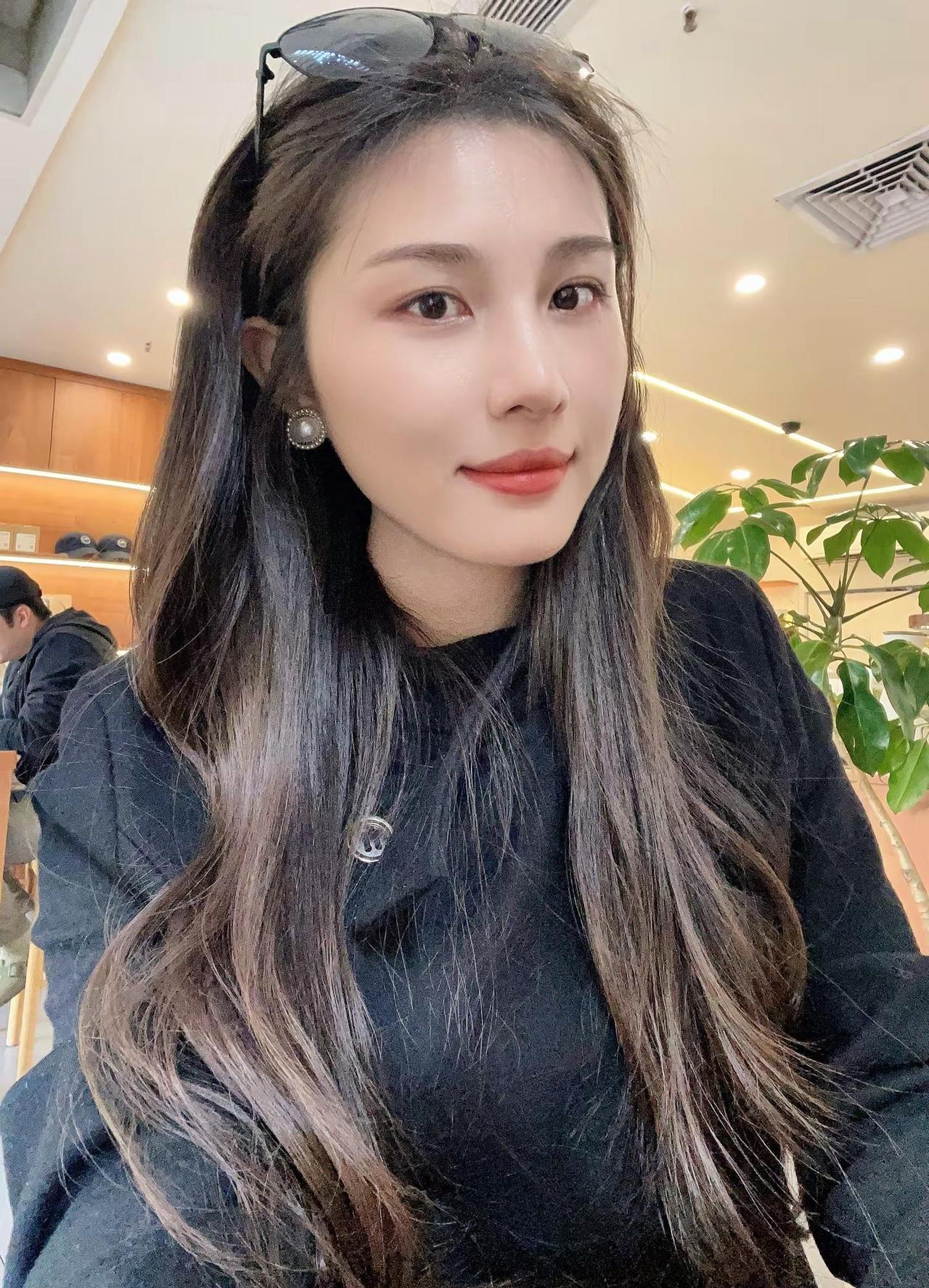 取悦自己的方式有很多种，比如一杯咖啡，一缕阳光，一个安静的午后☀️