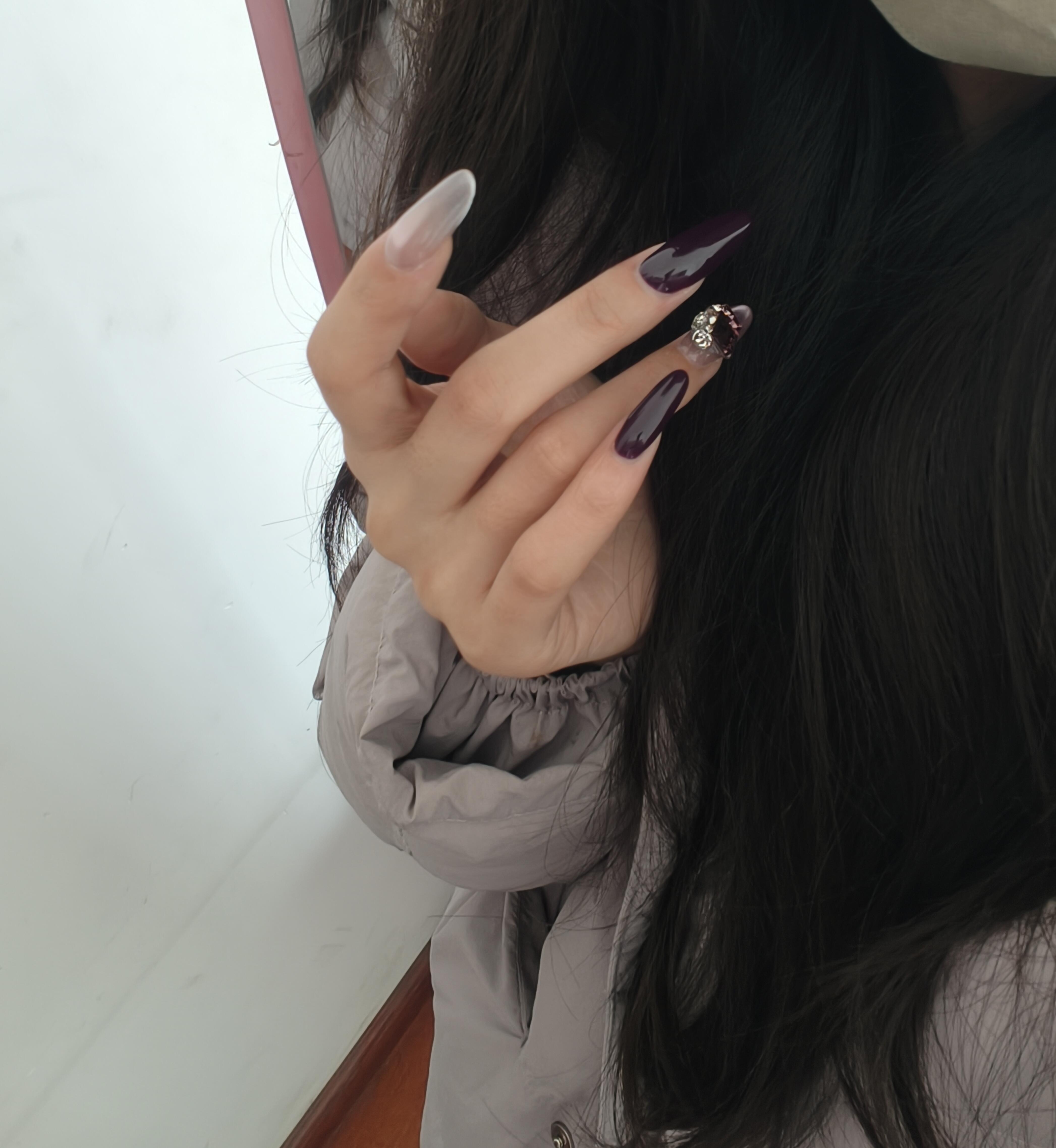 我们黄黑皮就应该做紫色美甲，超好看 