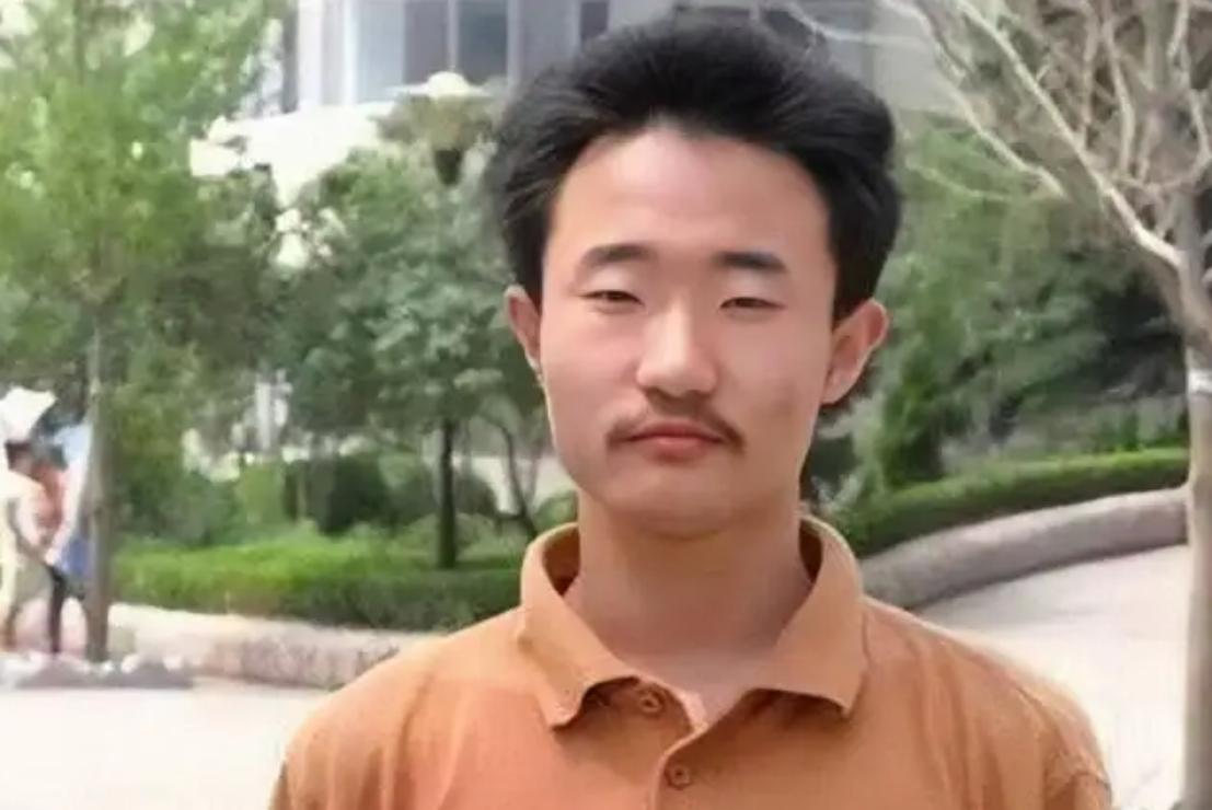 一名在美国斯坦福大学留学的中国学生，以吃不惯外国菜为理由，拒绝了百万美元年薪和美