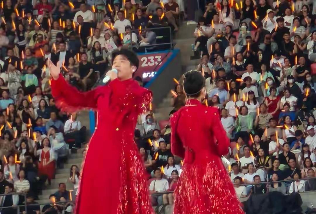 手表风波7个月后，再看凤凰传奇曾毅现状，还真应了刀郎那番话刀郎多年前就说过：“我