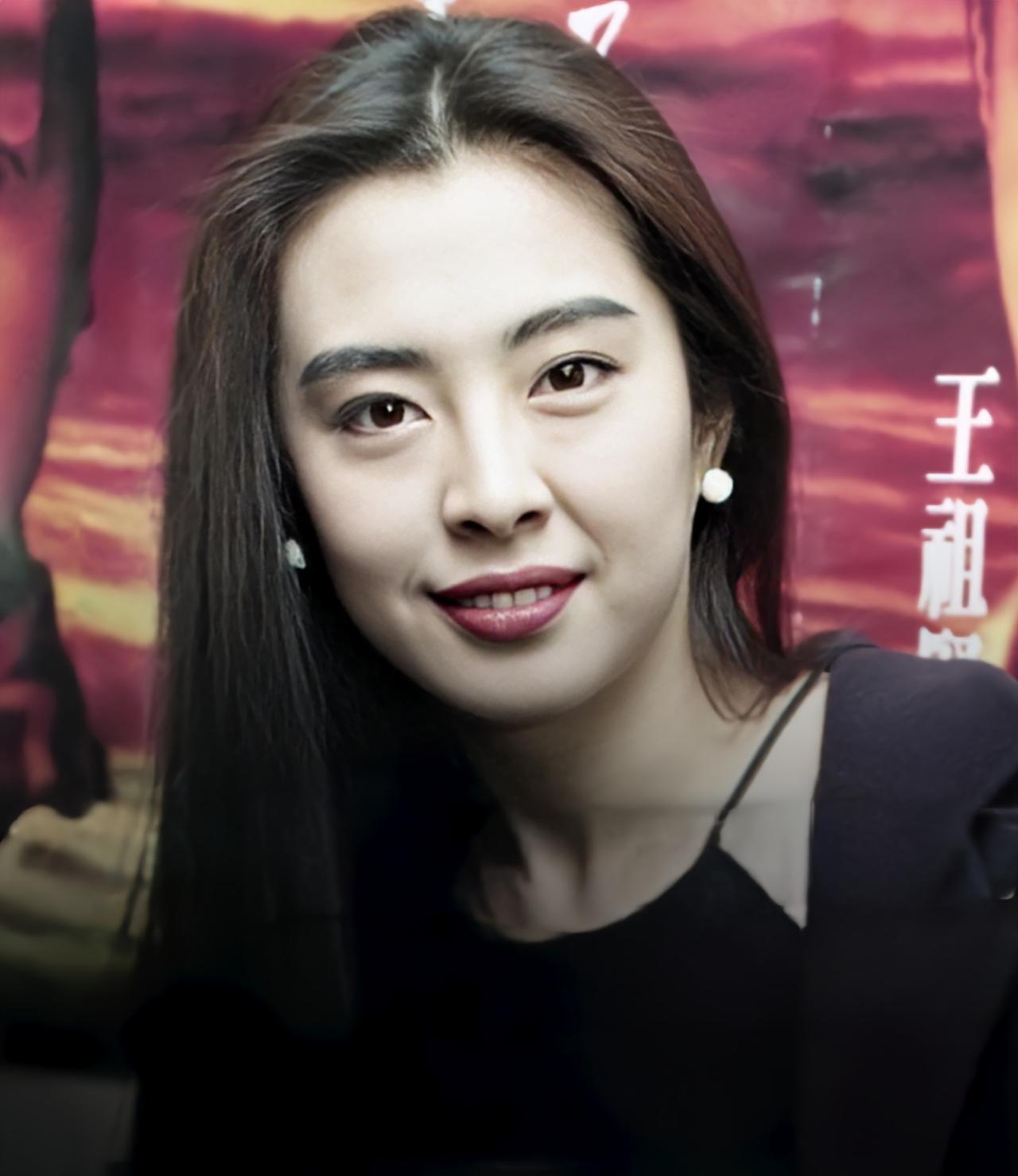 导演王晶纵横演艺圈多年，知道不少八卦，近年他转做自媒体，分享了不少大明星的幕后八