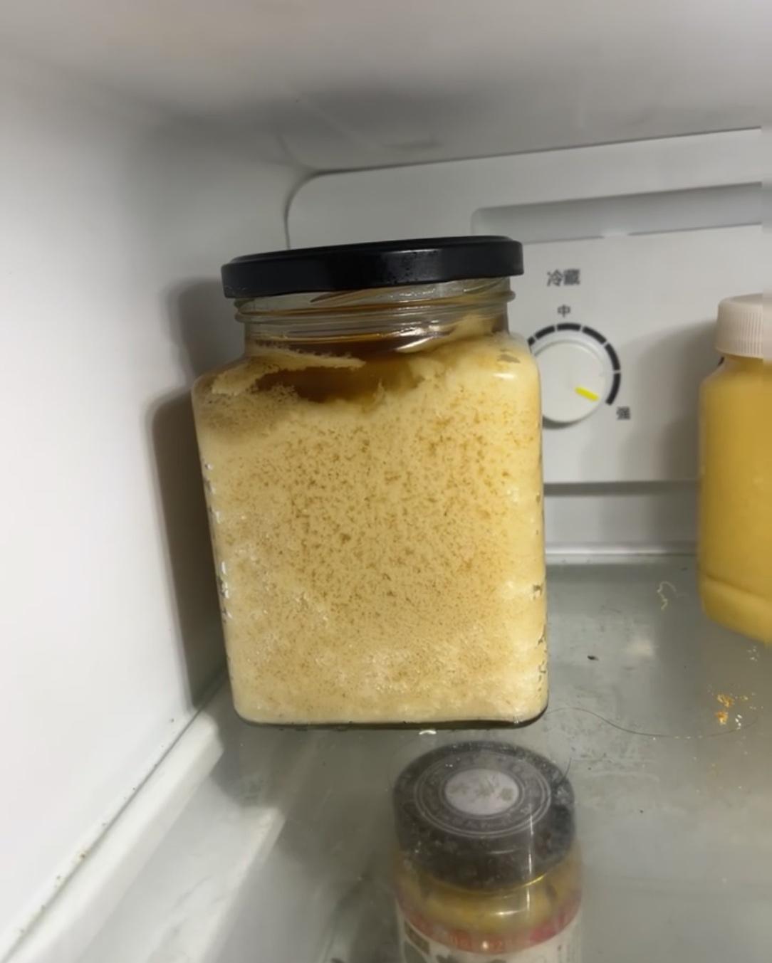 蜂蜜放冰箱里一年，变这样了还可以吃吗？