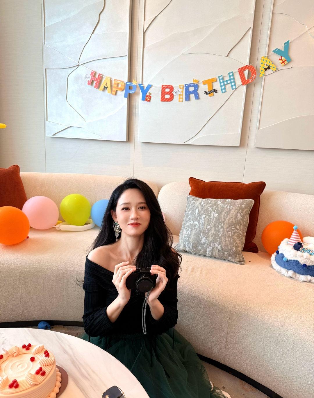 47岁的女人
如果春天与老公约会
怎样穿搭才能把老公牢牢迷住呢
呵，学陈乔恩这样