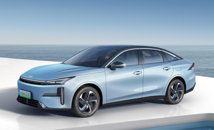 吉利翻新工厂据报道，吉利正在翻新上汽通用位于沈阳的原工厂，以在产能紧张的情况下提