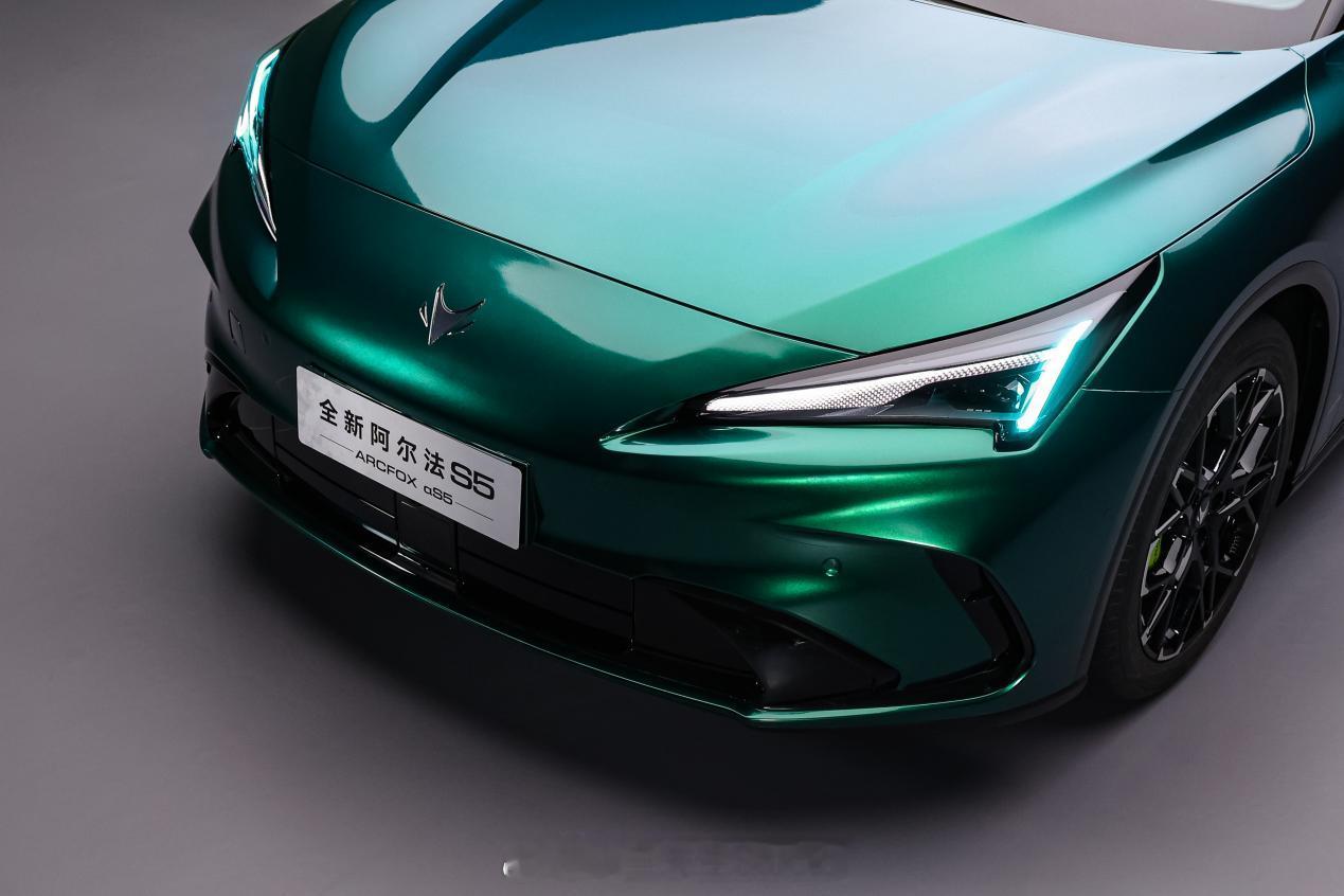 极狐全新阿尔法S5官宣3月1日开启预售，新款升级是真不少，值得说一下。外观一直是