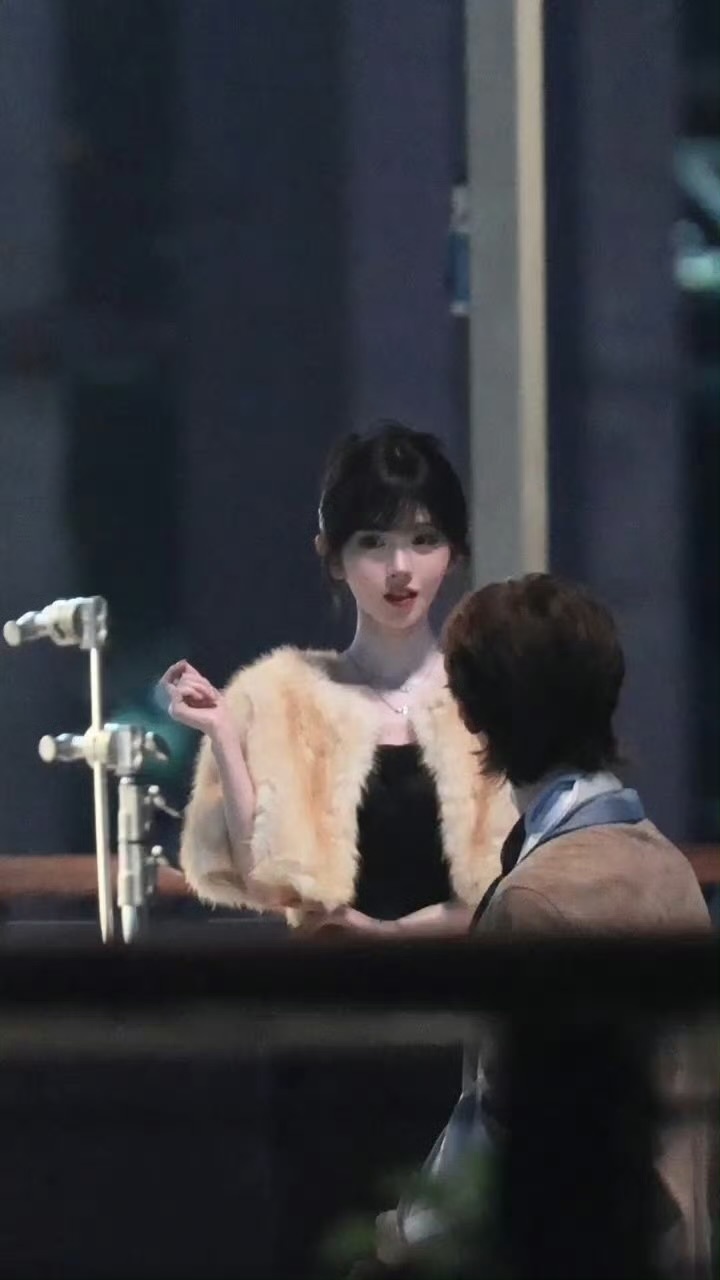 鞠婧祎把头发盘起来好有韵味好完美，动起来更是摇曳生姿步步娉婷