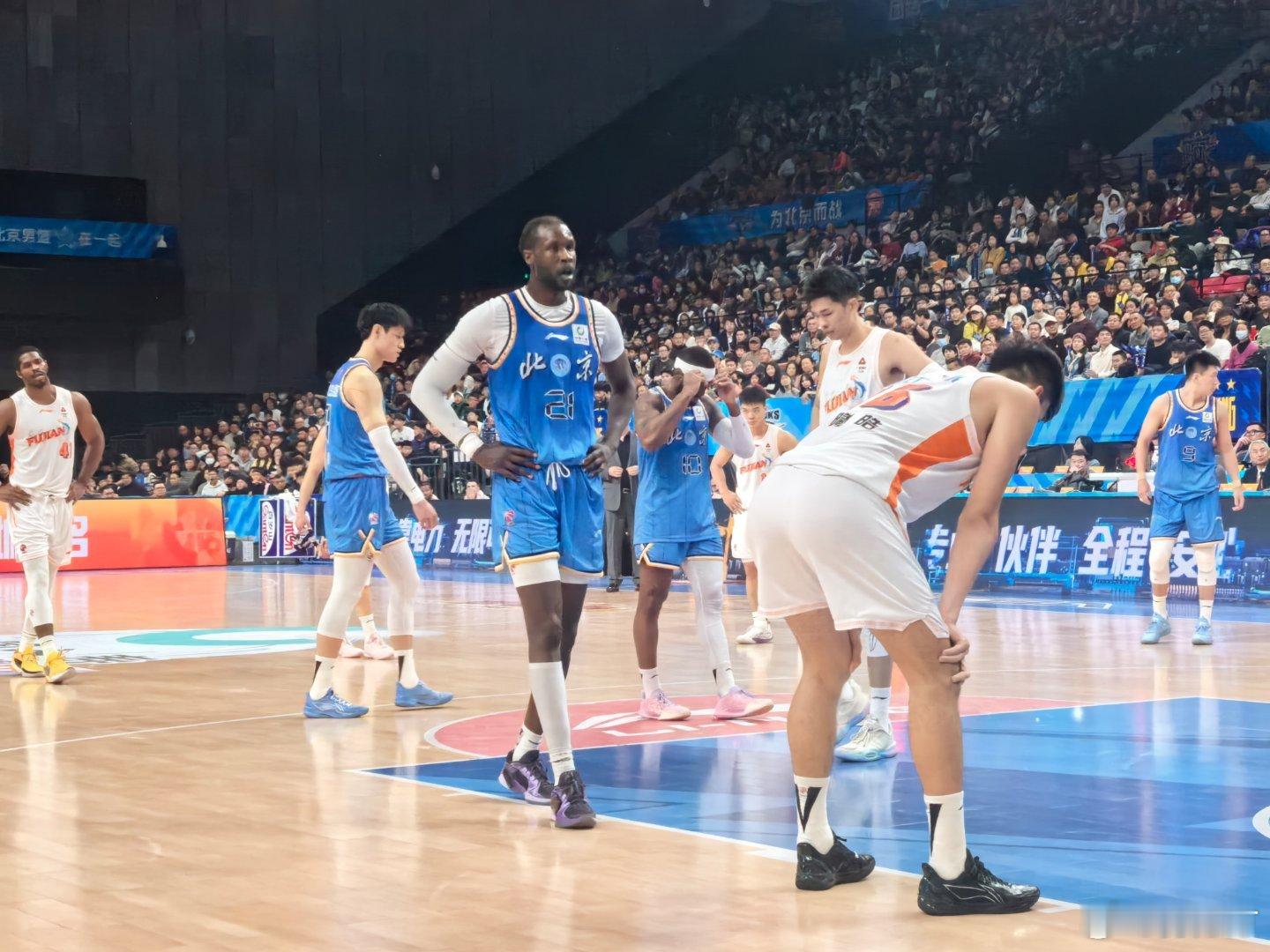 北京男篮vs福建男篮 虽然也没确定肯定离开，但突然有种舍不得大芒果的感觉。 