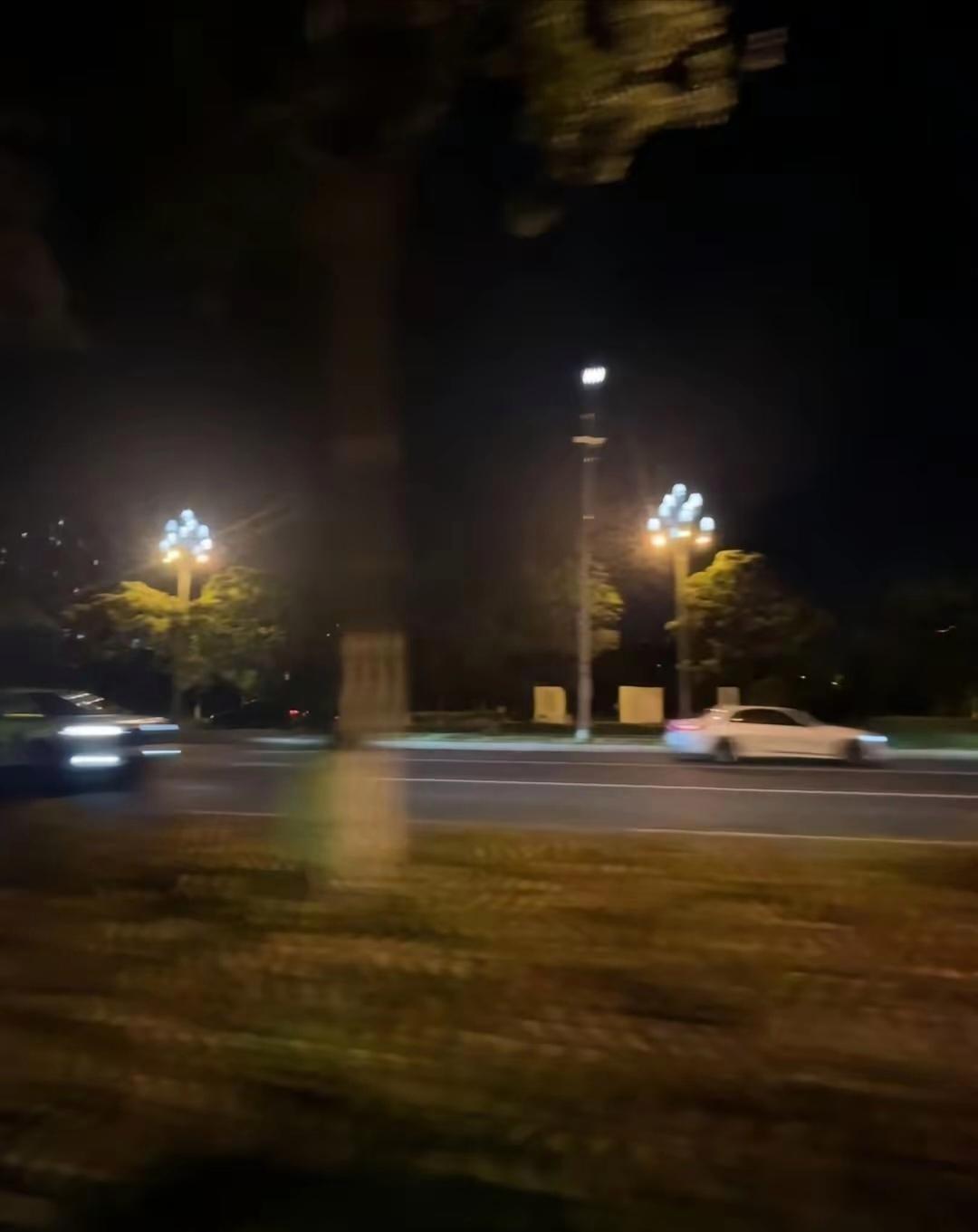 女人不吵不闹了，男人反而慌了。是不是有点讽刺？
她想要的他从来不给，她不想要的冷