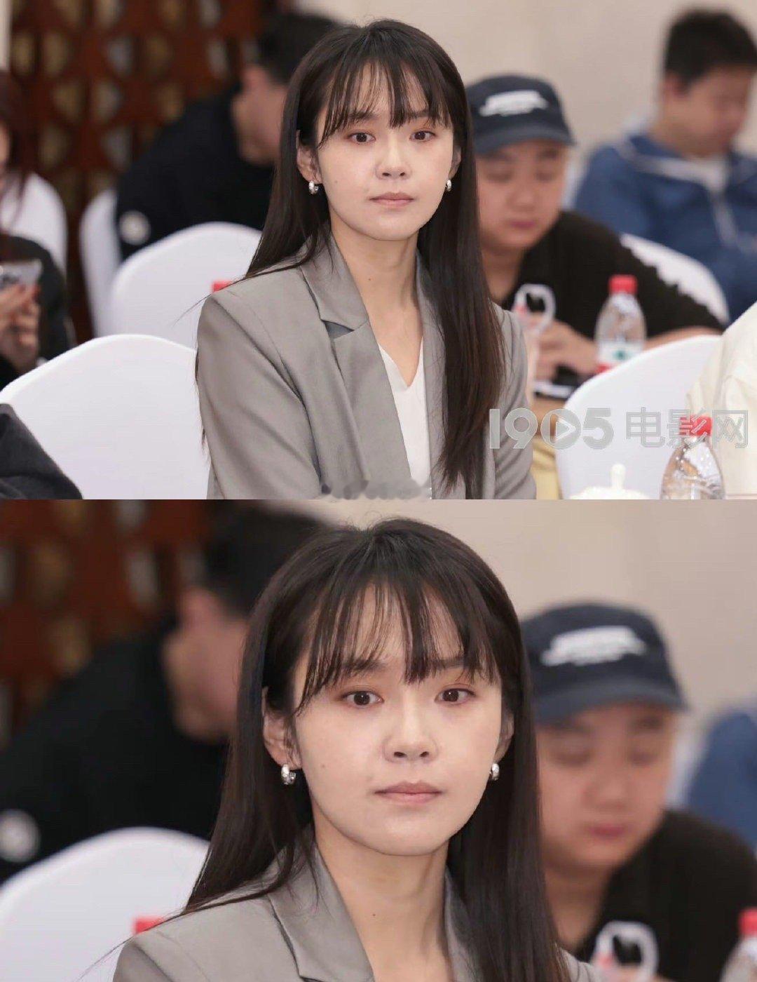 张佳宁素颜参加研讨会啊 35岁这素颜简直美的太可怕了 ​​​