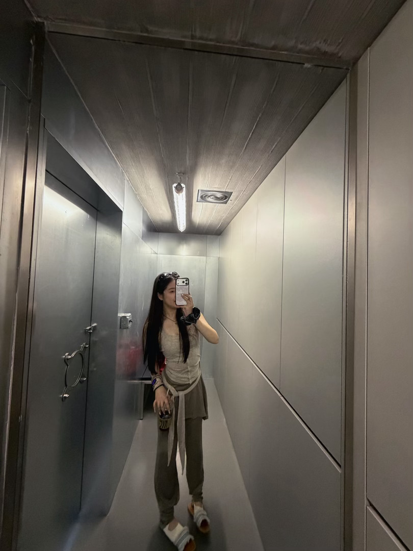 一个人过一天实在不晓得吃啥点了杯拿铁 洪都拉斯这个有夏威夷果的味道我觉得 很喜欢
