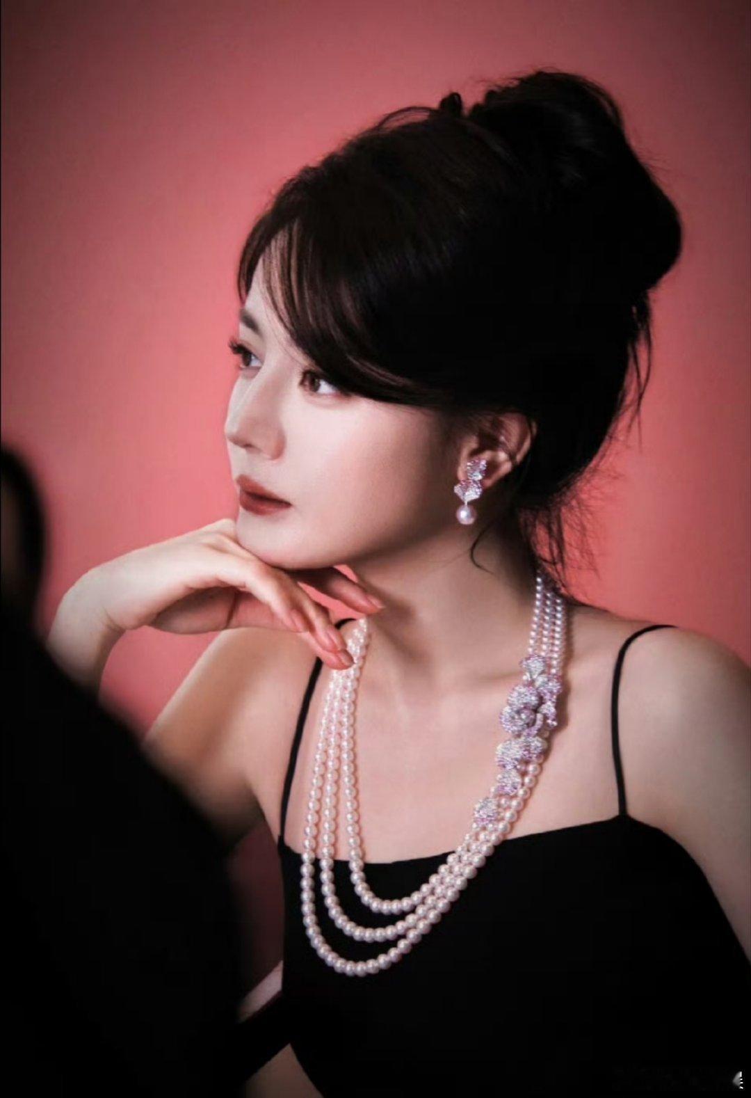 迪丽热巴杨紫谁更好看 