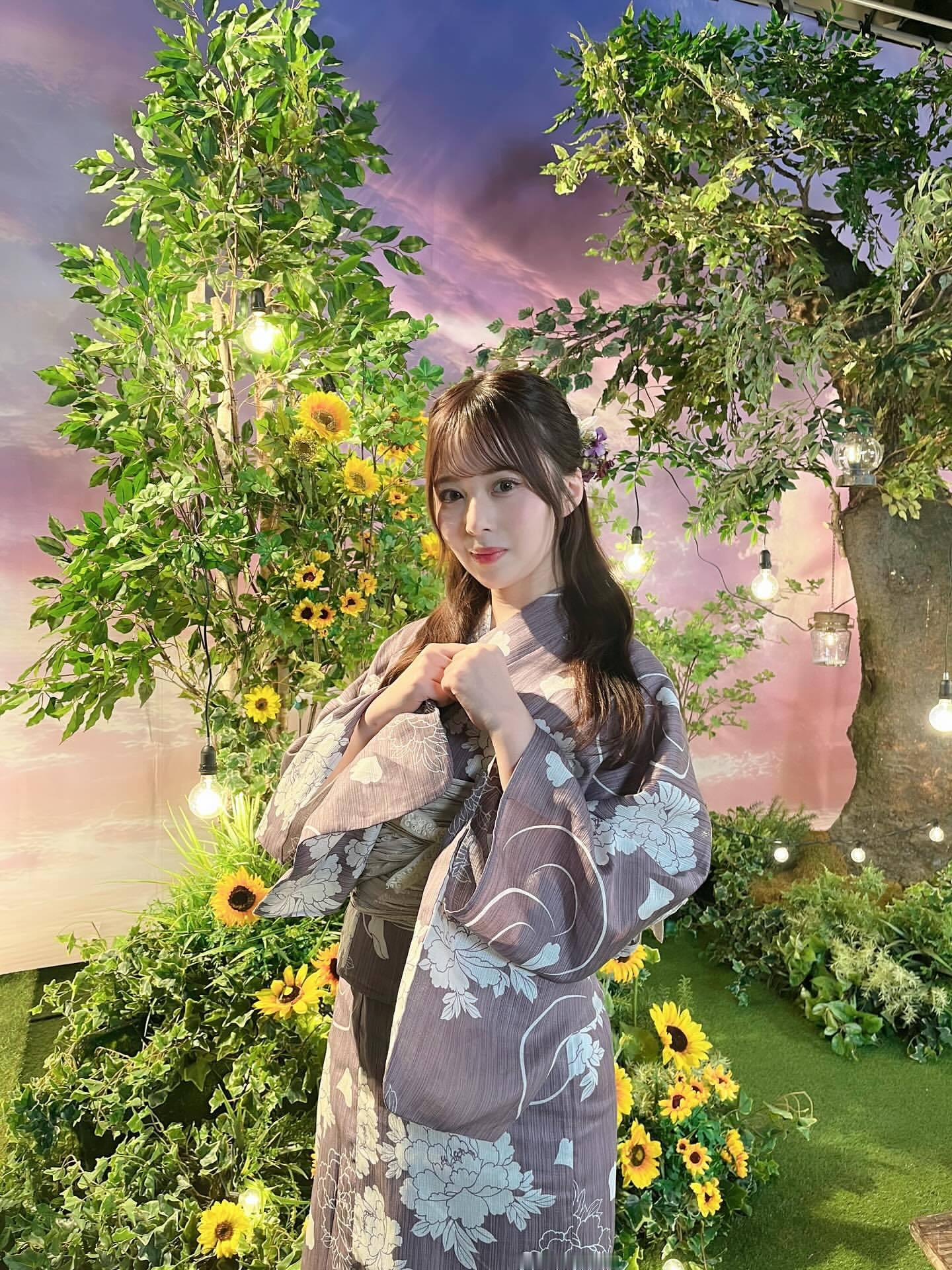 佐藤璃果「今年は夏祭り行けなかったな〜🙂‍↕️」　licagram ​​​
