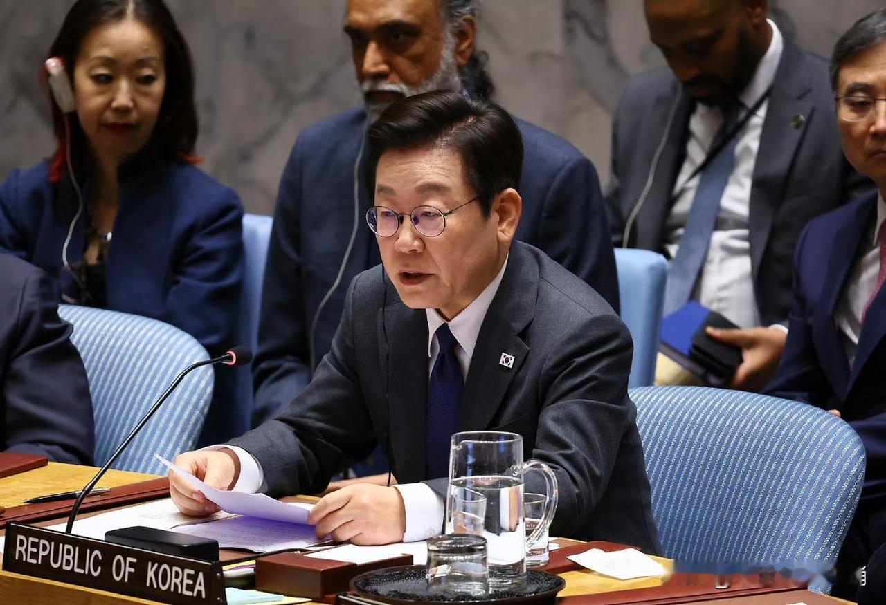 太尴尬了！继法国总统、土耳其总靠边站之后，韩国总统李在明被曝也因特朗普车队被困在